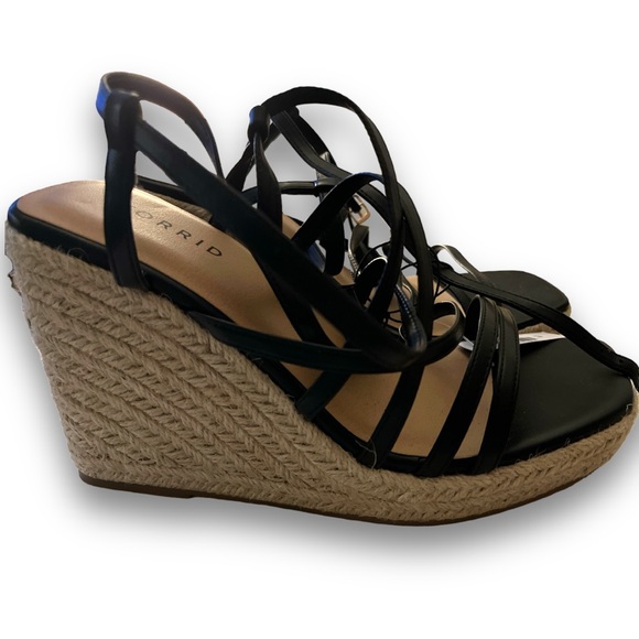 Torrid Strappy Platform Wedge Sandal - Black Faux Leather- Size 8.5-Brand New - Picture 6 of 6